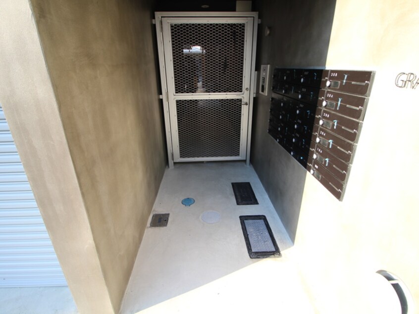 エントランス部分 グレース西ノ京