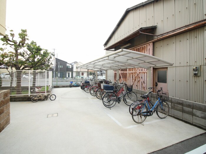 駐輪場 アルモカーサ新金岡