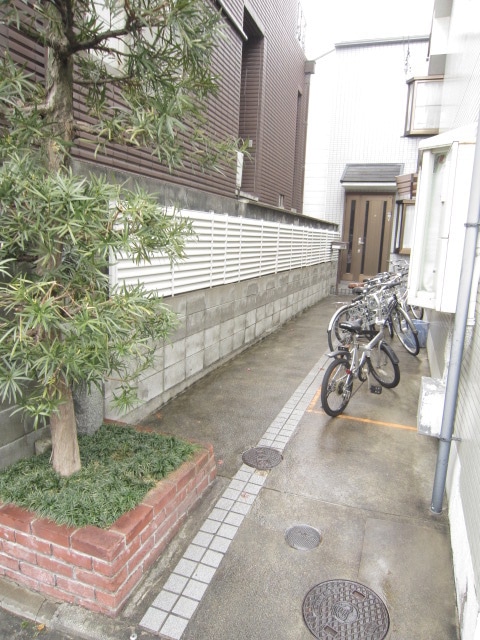 駐輪場 マ－キュリ－北白川