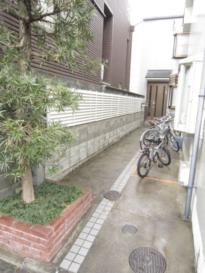 駐輪場 マ－キュリ－北白川