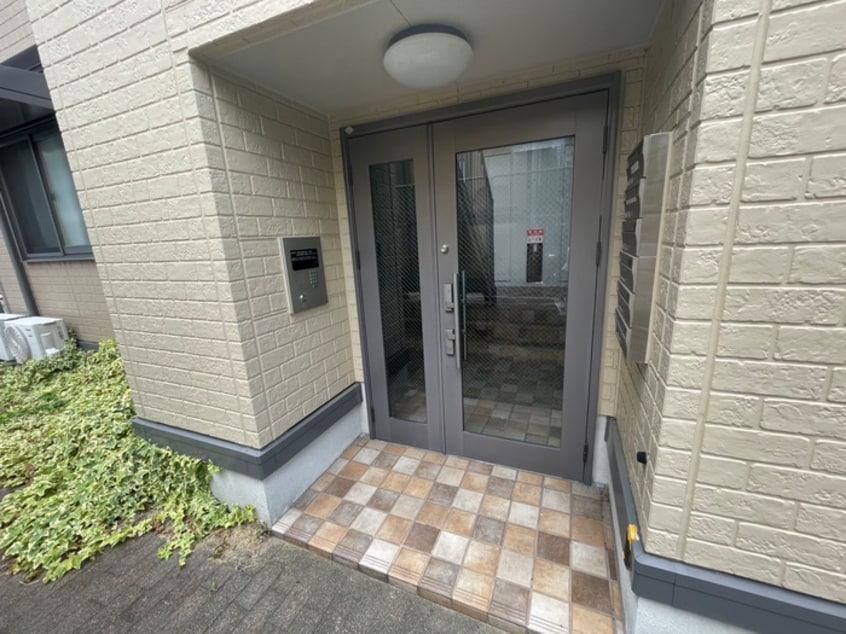 エントランス部分 フラワーメゾン