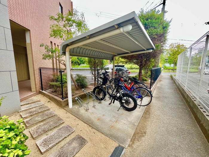 駐輪場 アベニュ－美園