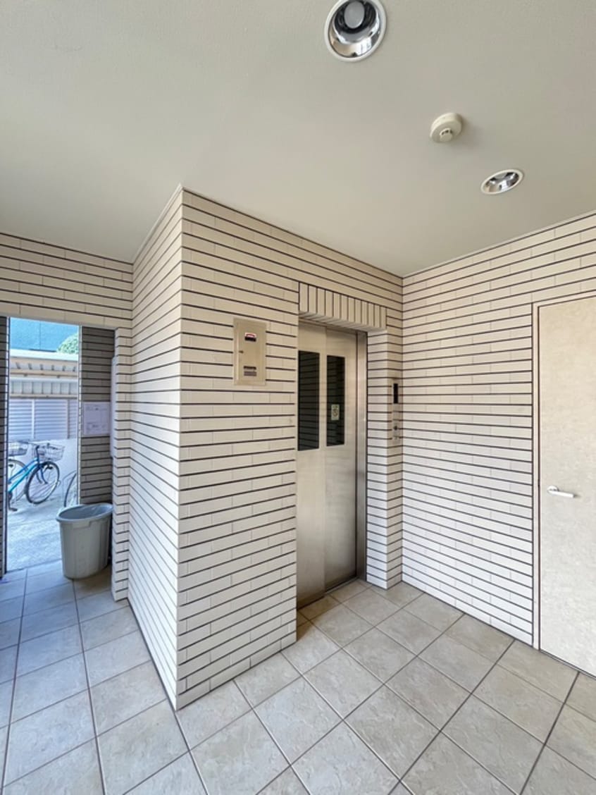 エントランス部分 コンフォール西川