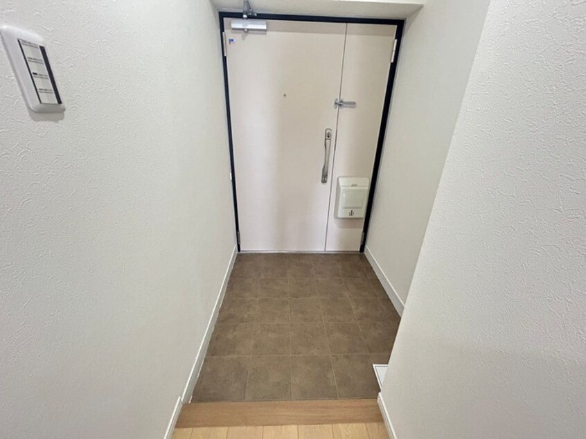 玄関 ｶﾈﾎﾞｳ三ツ池台ﾏﾝｼｮﾝ(301)