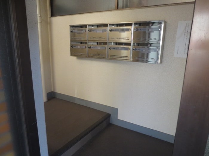 エントランス部分 アルファ・マンション