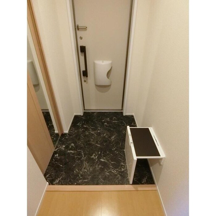 玄関 ラシーネ柴原