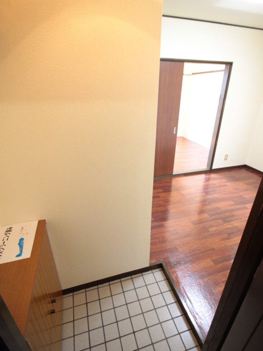 玄関 グランドハイツ三津屋北