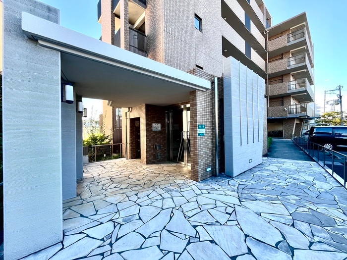 エントランス部分 ソレアード鶴見