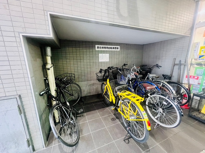 駐輪場 サンジュネス五条