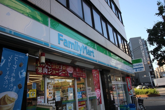 ファミリーマート(コンビニ)まで2m サンジュネス五条
