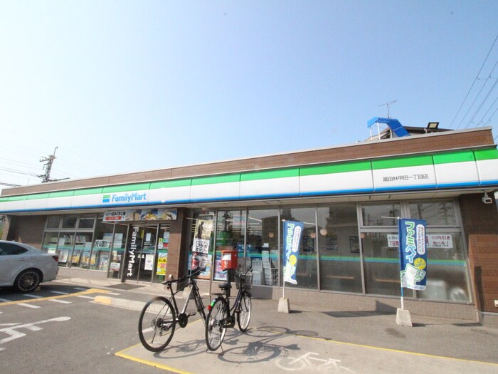 ファミリーマート甲田1丁目店(コンビニ)まで80m グランドハイツ杉田Ⅱ