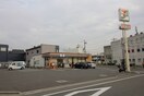 セブンイレブン(コンビニ)まで321m プレジデント　21