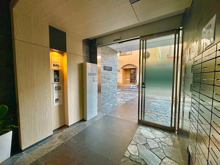 エントランス部分 アリエッタ南巽