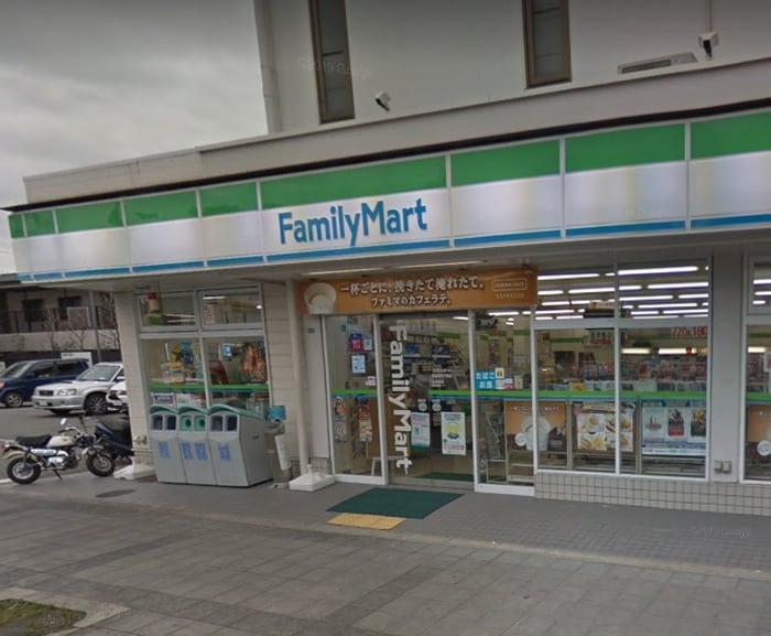 ファミリーマート(コンビニ)まで375m ヴィクトワール庄