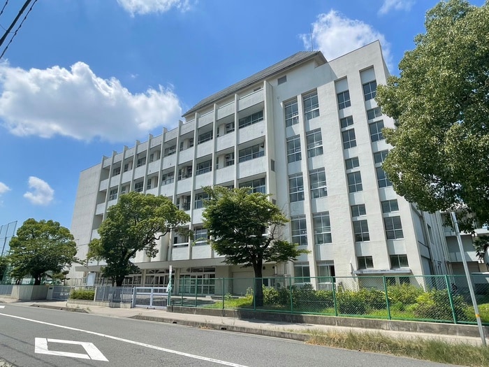 松崎中学校(中学校/中等教育学校)まで470m ハイツ・クレッシェンド