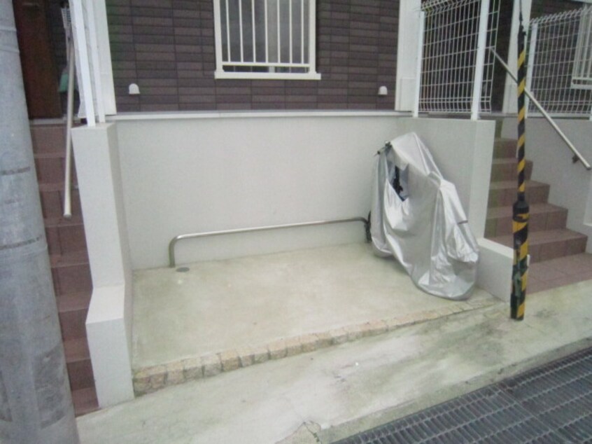 駐輪場 ウェ－ヴイン畷