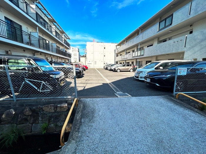 駐車場 マンション神楽Ｉ