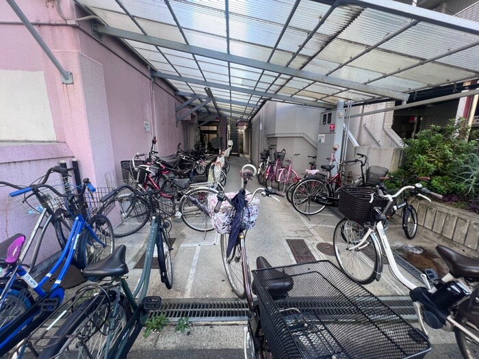 駐輪場 グランドハイツ関西