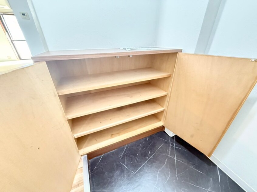 靴箱 岸田ハイツ