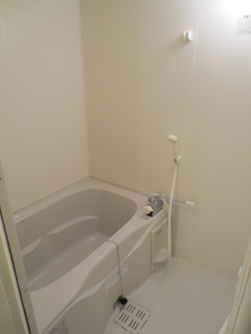 バス／シャワールーム等 ヴィラ・エタ－ナル