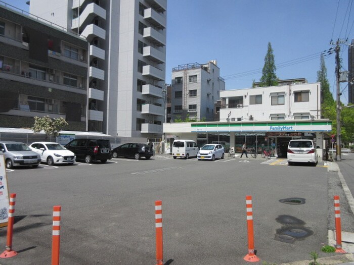 ファミリーマート(コンビニ)まで280m ｴｽﾘｰﾄﾞ福島ﾌﾞﾚｲﾌﾞ(204)
