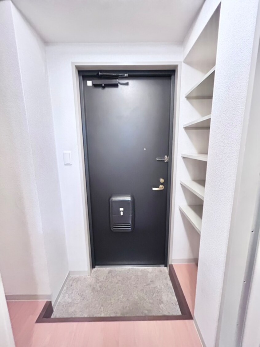 玄関 ステュディオフラット室町