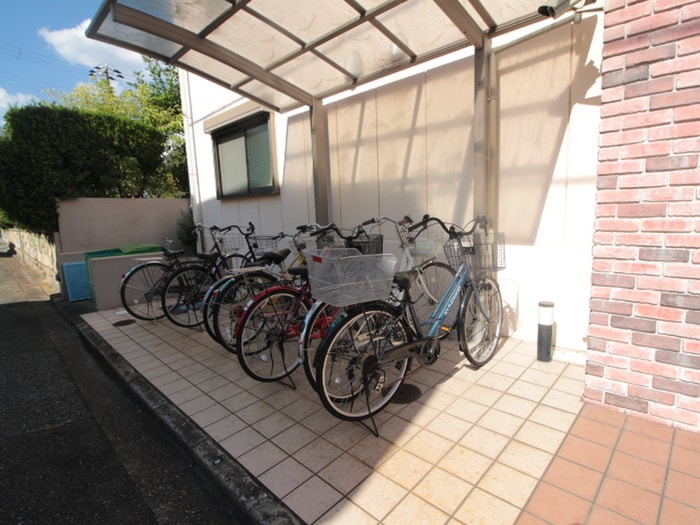 駐輪場 ロクサーヌ浜甲子園