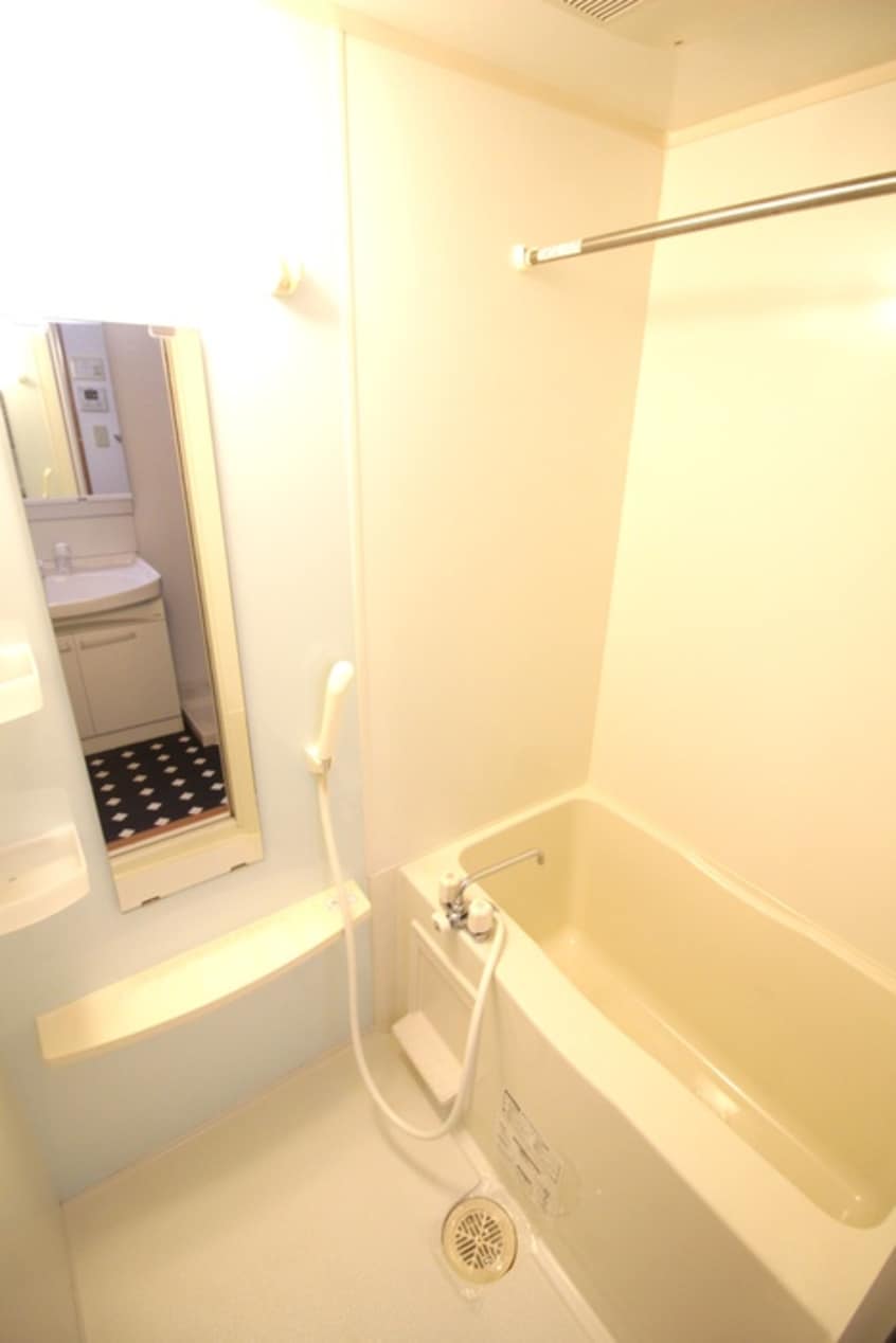 バス／シャワールーム等 HUｇE1