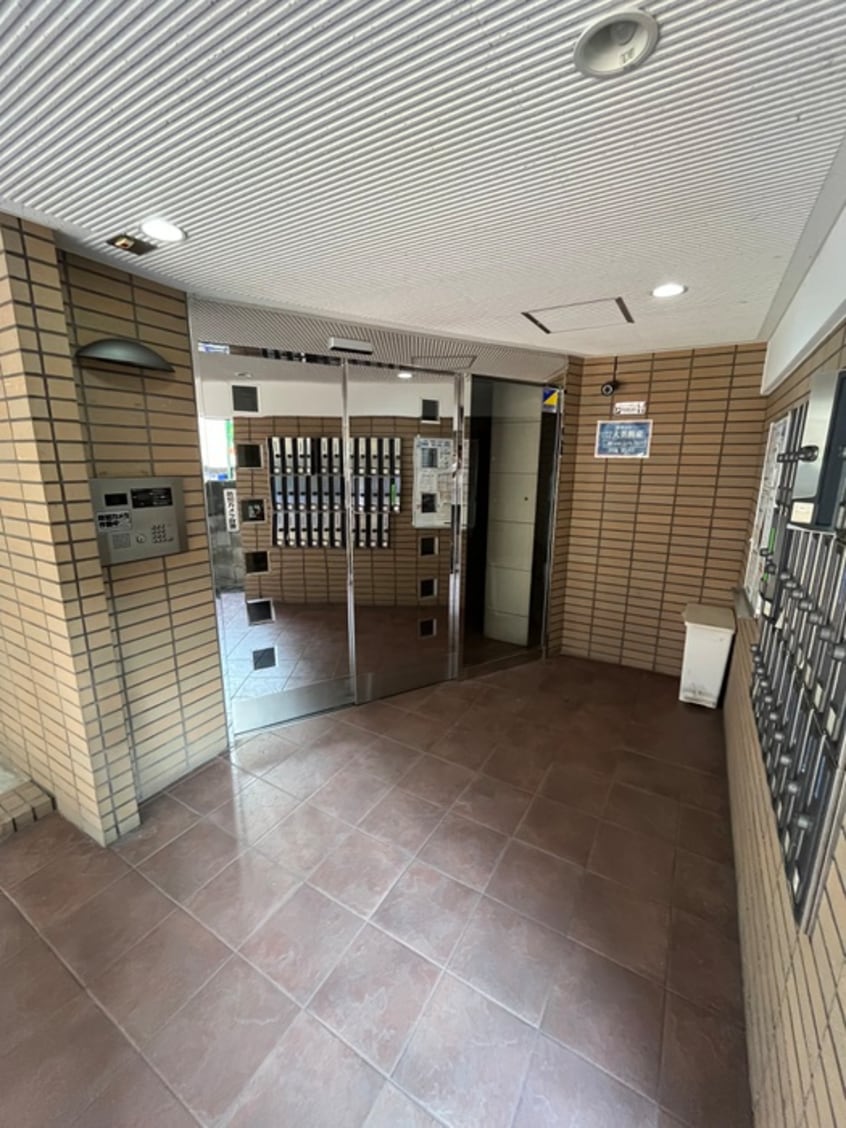 エントランス部分 HUｇE1