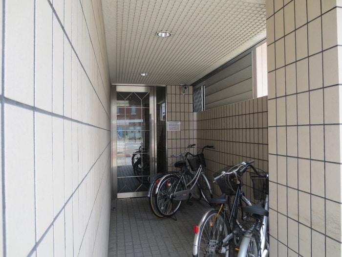 エントランス部分 マンション谷