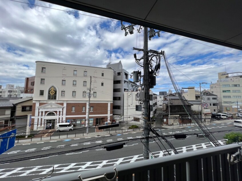 室内からの展望 マンション谷
