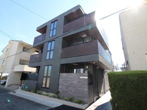Ｌａｚｏｓ　Ｍｉｋａｇｅ