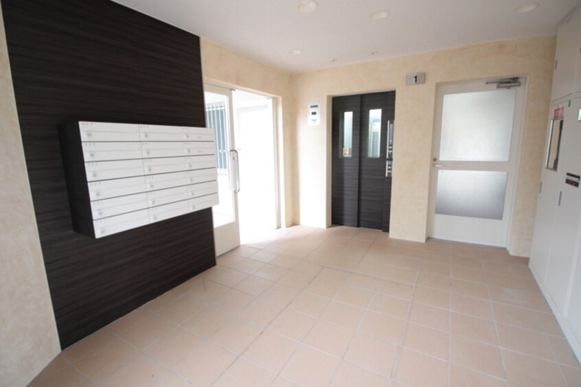 エントランス部分 ヴィラ・プラスワン