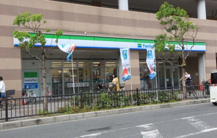 ファミリーマート(コンビニ)まで235m ヴィラ・プラスワン