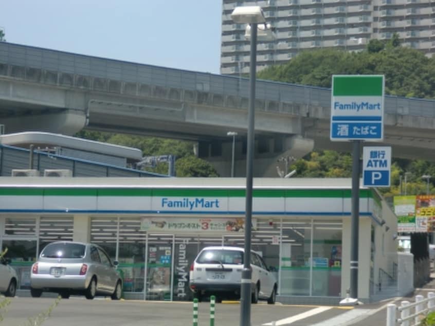 ファミリーマート(コンビニ)まで350m エヌエムサンカンテキャトフＤ棟