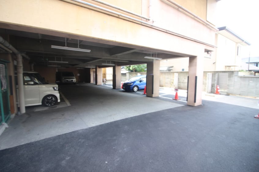 駐車場 アドバンスコ－ト服部