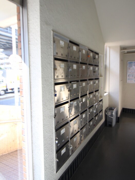 玄関 ウィンズコ－ト高井田