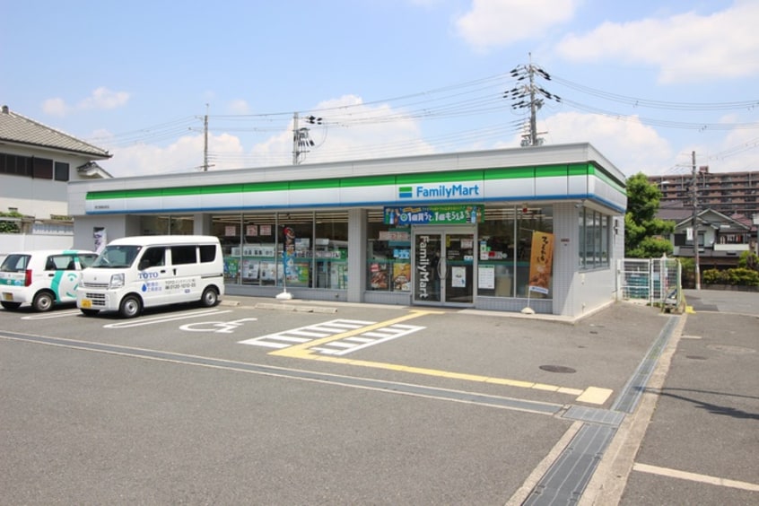 ファミリーマート枚方長尾谷町店(コンビニ)まで495m アルカディア・枚方