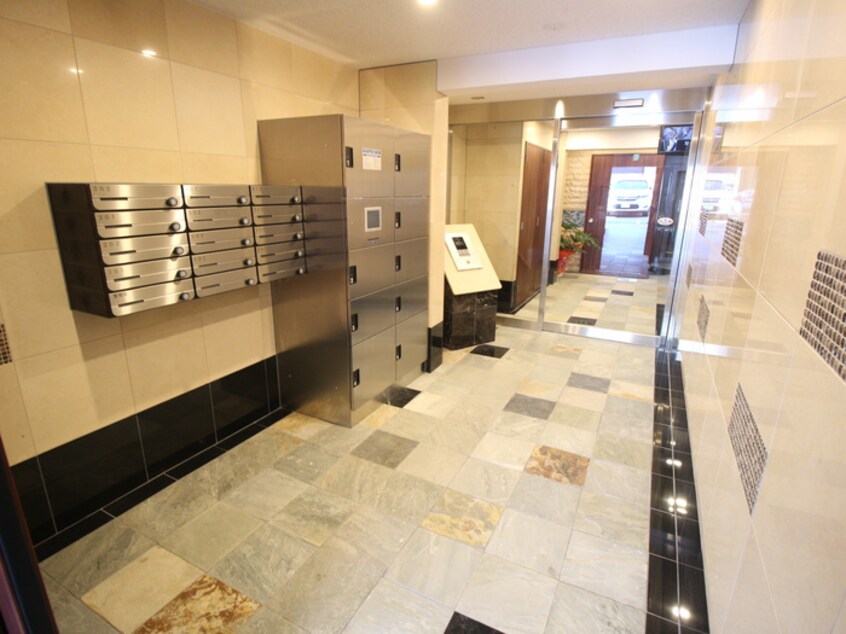 エントランス部分 ARTISTA御所西ドゥーエ