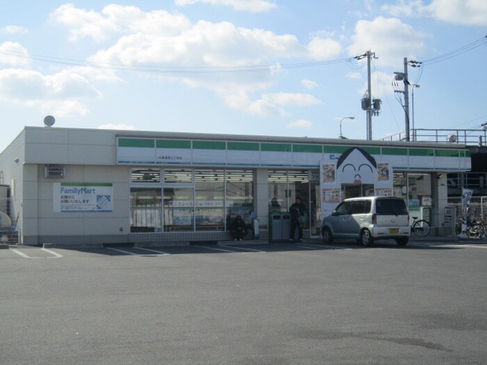 ファミリーマート(コンビニ)まで500m GREEN　VILLA　GORYO