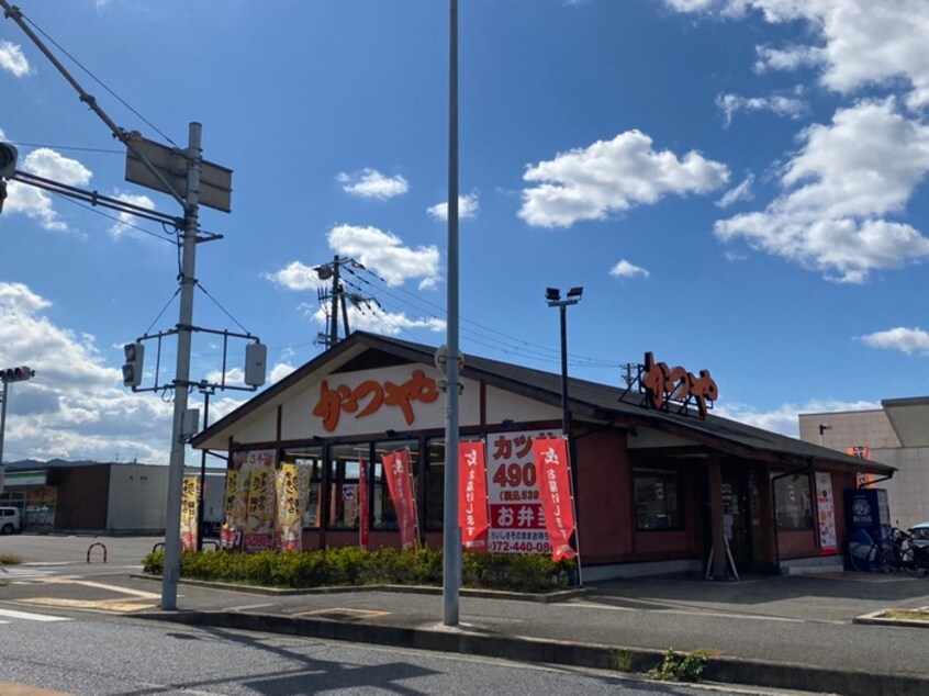 かつや(その他飲食（ファミレスなど）)まで900m グレ－ス三田