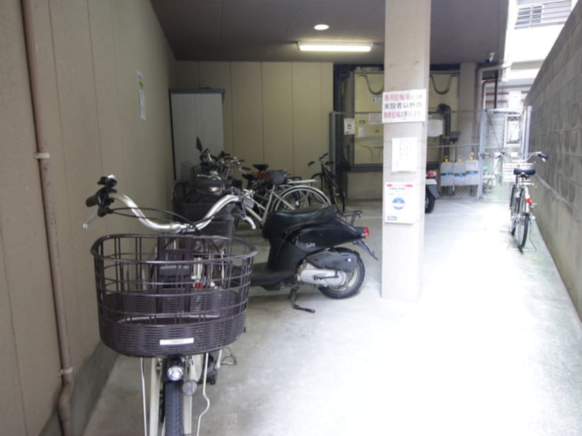 駐輪場 中西駅前ビル