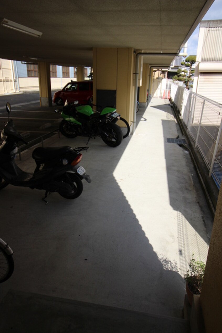 駐輪場 ステイツ新堀