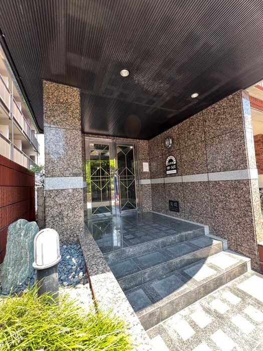 エントランス部分 リバ－ライズ高井田