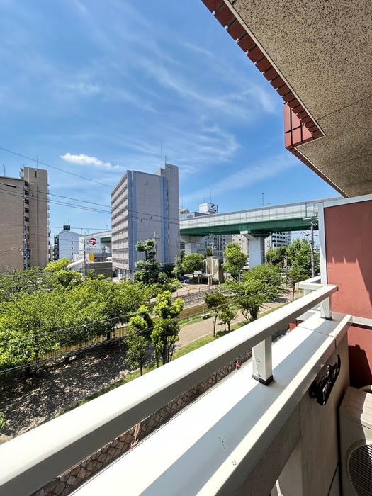 室内からの展望 リバ－ライズ高井田