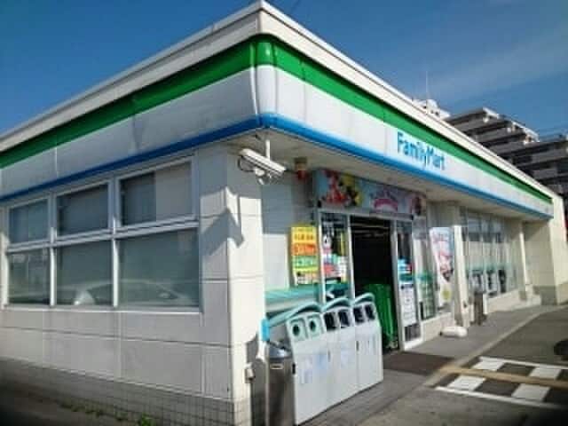 ファミリーマート(コンビニ)まで690m ベルシュライン
