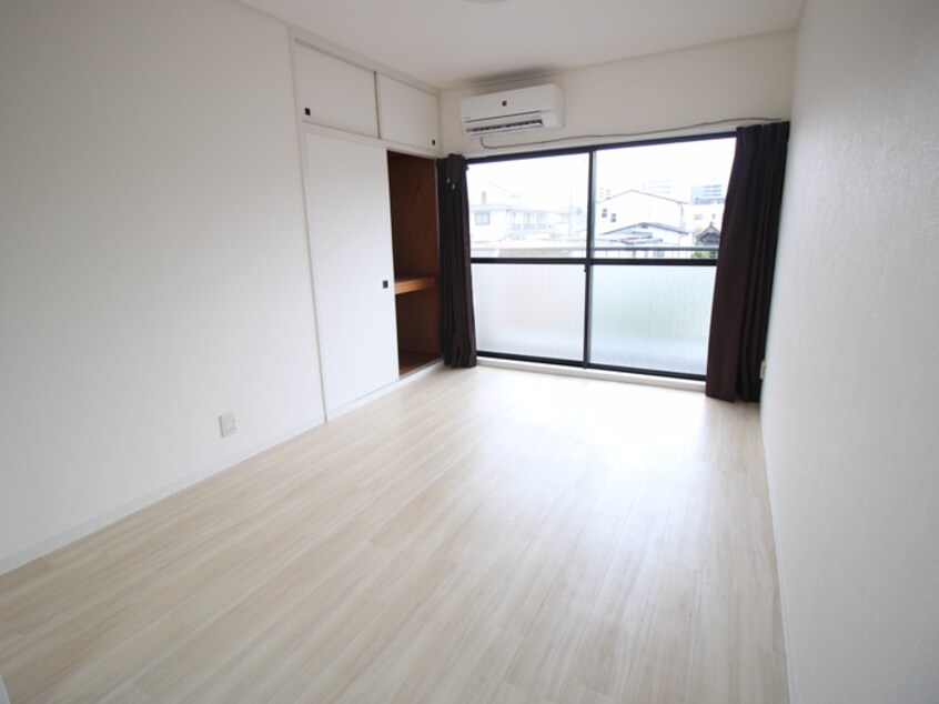 居室 シェモア鞍馬口(301)