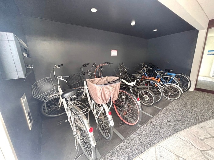 駐輪場 レガーロ塚本