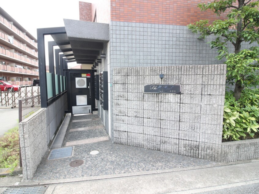 エントランス部分 シェルプール参番館