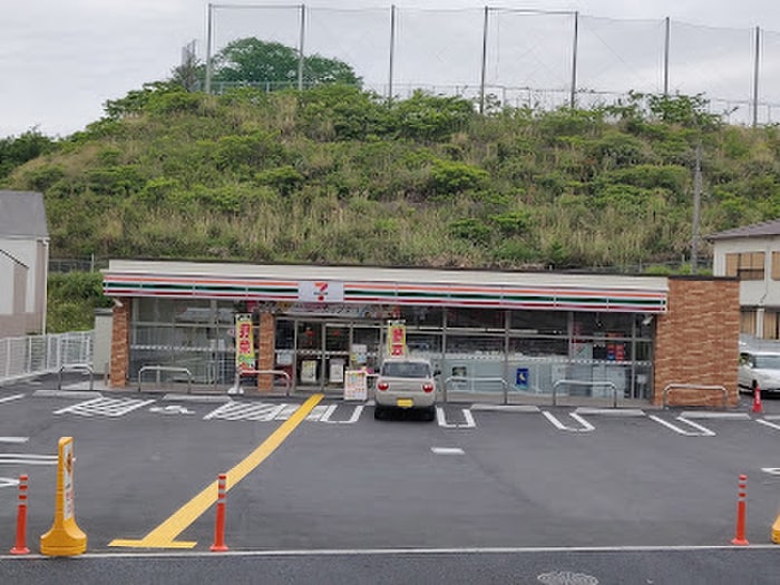 セブン-イレブン 神戸垂水上高丸店(コンビニ)まで700m 千代が丘1丁目戸建